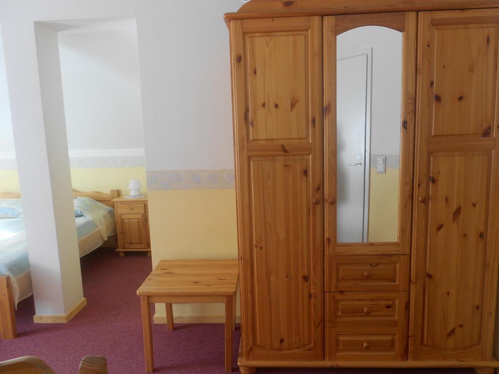 Poska Villa Guesthouse Tallin Habitación foto