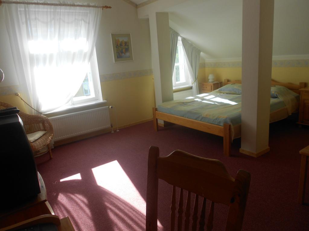 Poska Villa Guesthouse Tallin Habitación foto