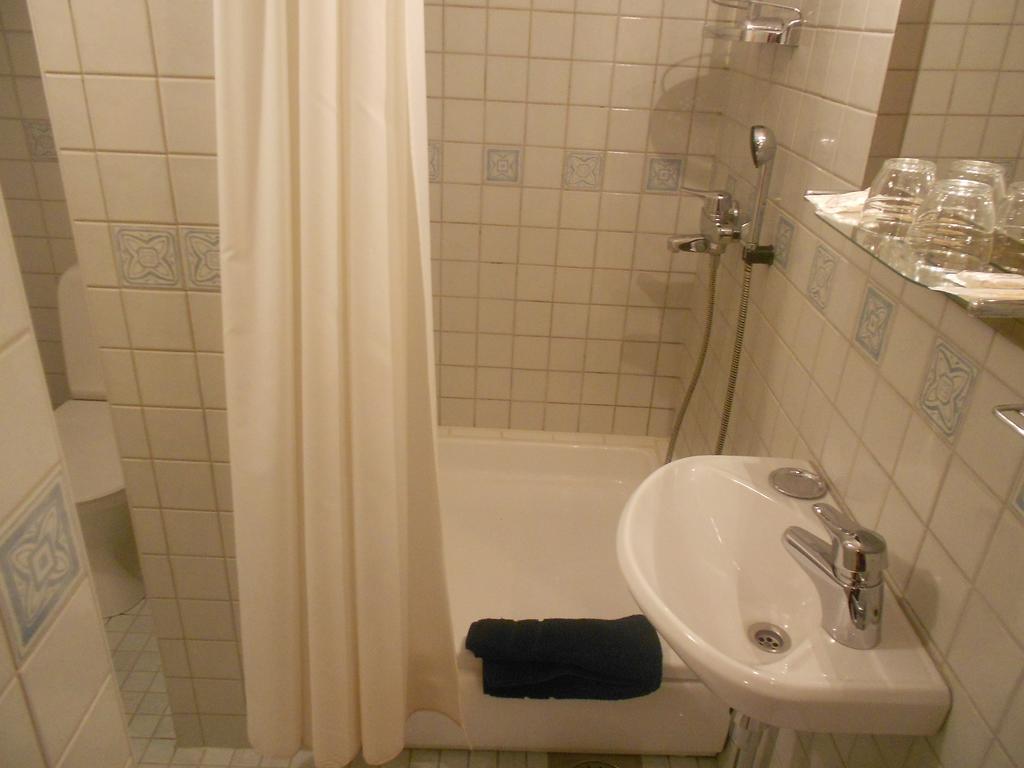 Poska Villa Guesthouse Tallin Habitación foto