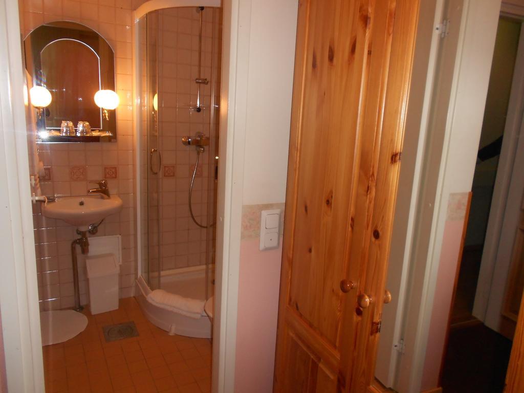 Poska Villa Guesthouse Tallin Habitación foto