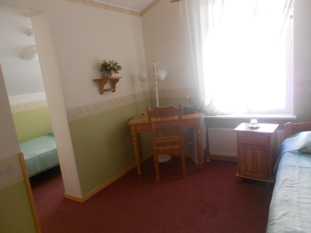 Poska Villa Guesthouse Tallin Habitación foto