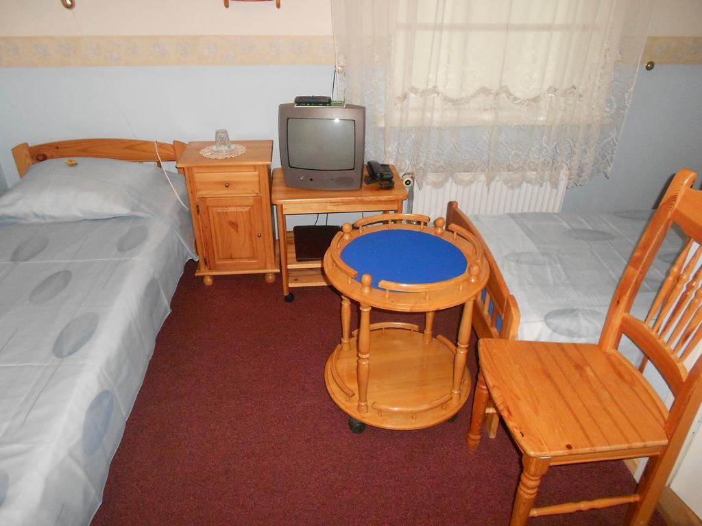 Poska Villa Guesthouse Tallin Habitación foto