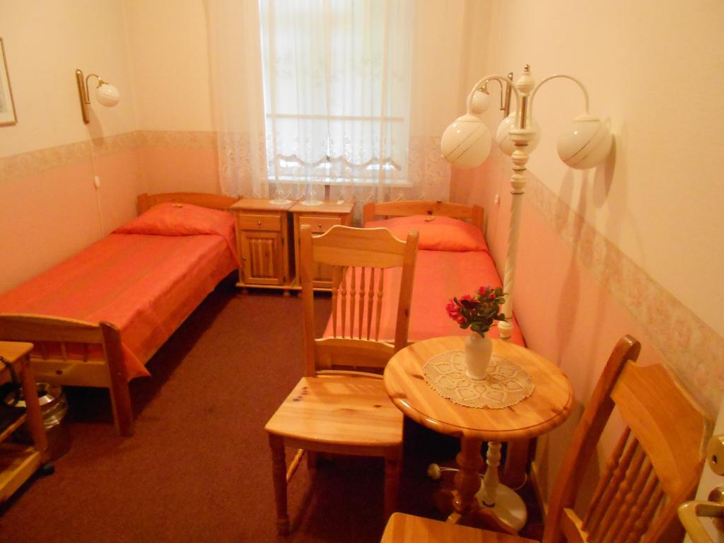 Poska Villa Guesthouse Tallin Habitación foto