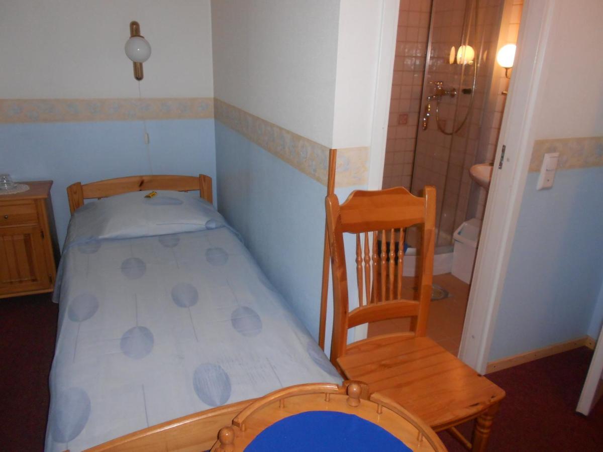 Poska Villa Guesthouse Tallin Habitación foto