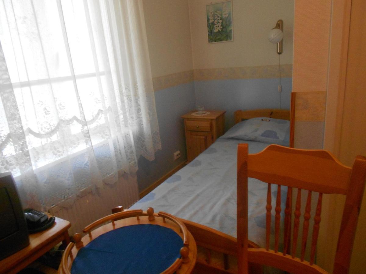 Poska Villa Guesthouse Tallin Habitación foto